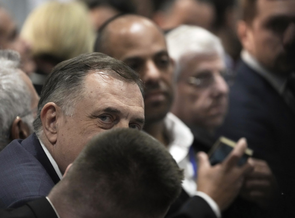 U Crnoj Gori istražuju ko je Dodiku rekao da je Podgorica lobirala za njega kod Interpola