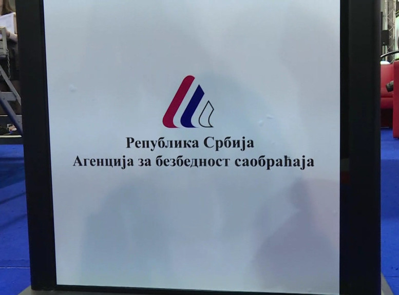 Karavan bezbednosti saobraćaja u Prokuplju, održana tribina za srednjoškolce