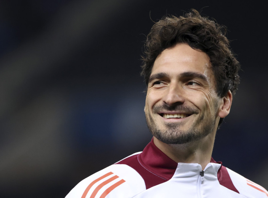 Nemački fudbaler Mats Humels saopštio da će na kraju sezone završiti karijeru