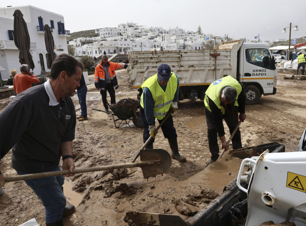 Grčke vlasti sprovode operaciju raščišćavanja terena od posledica poplava na ostrvima