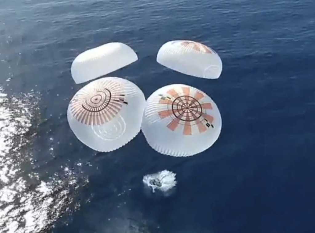 Astronauti SpaceX sleteli na Zemlju nakon misije orbitiranja oko polova