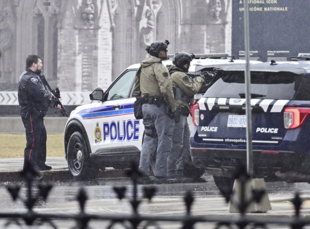 Policija uhapsila muškarca koji se zabarikadirao u zgradi kanadskog parlamenta