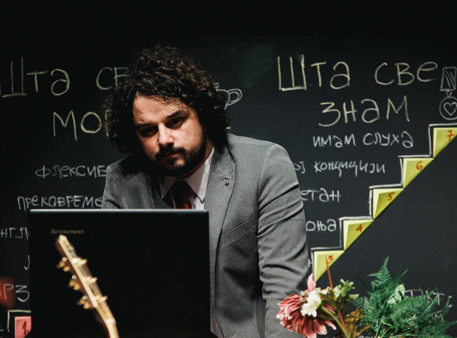 Nikola Rakočević sa monodramom "Recite nam nešto o sebi" 16. aprila u Dorćol platz-u