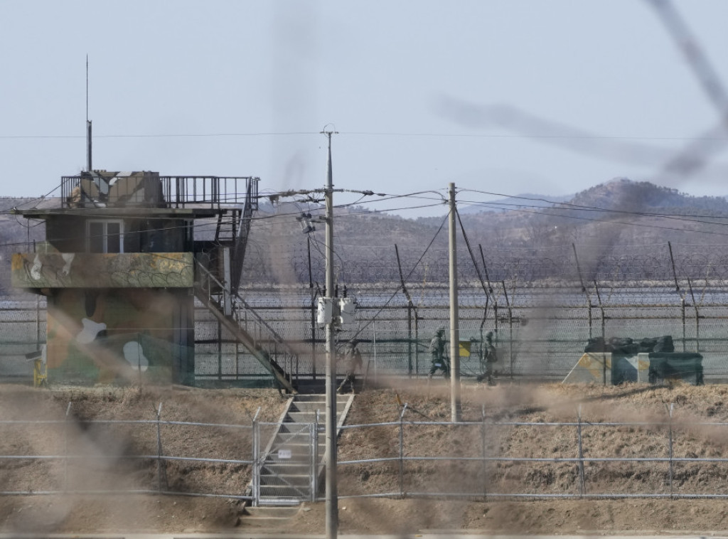 Vojska Južne Koreje ispalila hice upozorenja jer su severnokorejski vojnici prešli granicu