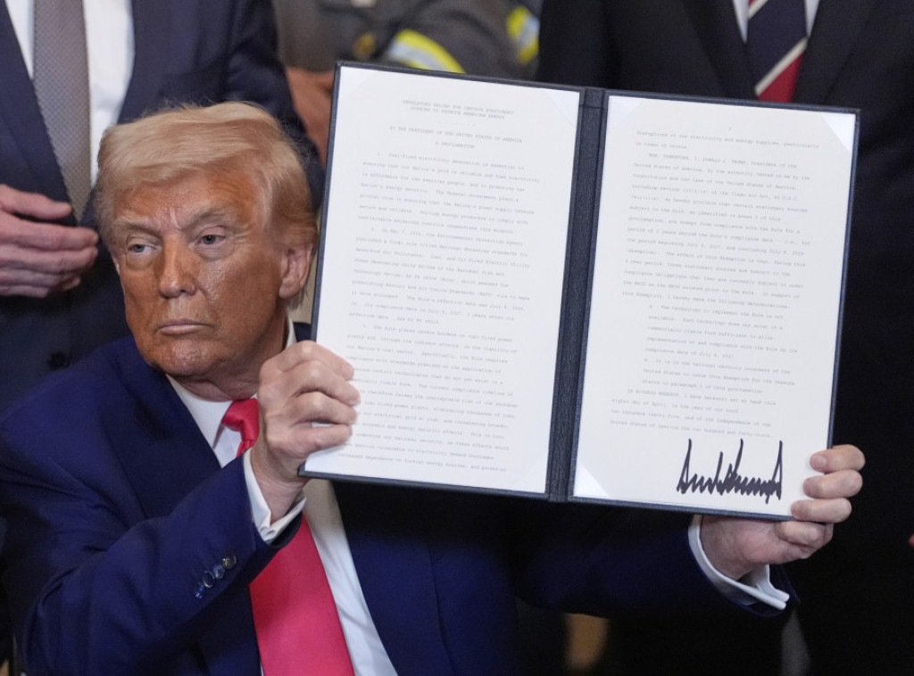 Tramp potpisao uredbu kojom se ublažavaju ograničenja na korišćenje uglja