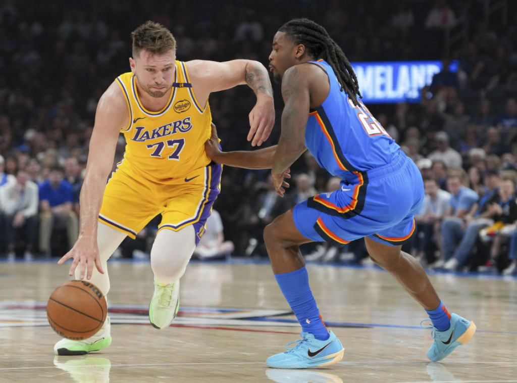 Slovenački košarkaš Luka Dončić isključen u ubedljivom porazu Lejkersa od Oklahome