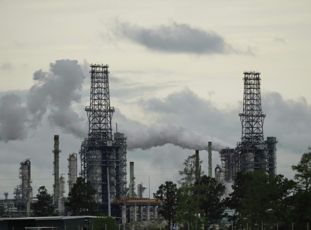 Svetske cene nafte pale na najniži nivo za poslednje četiri godine