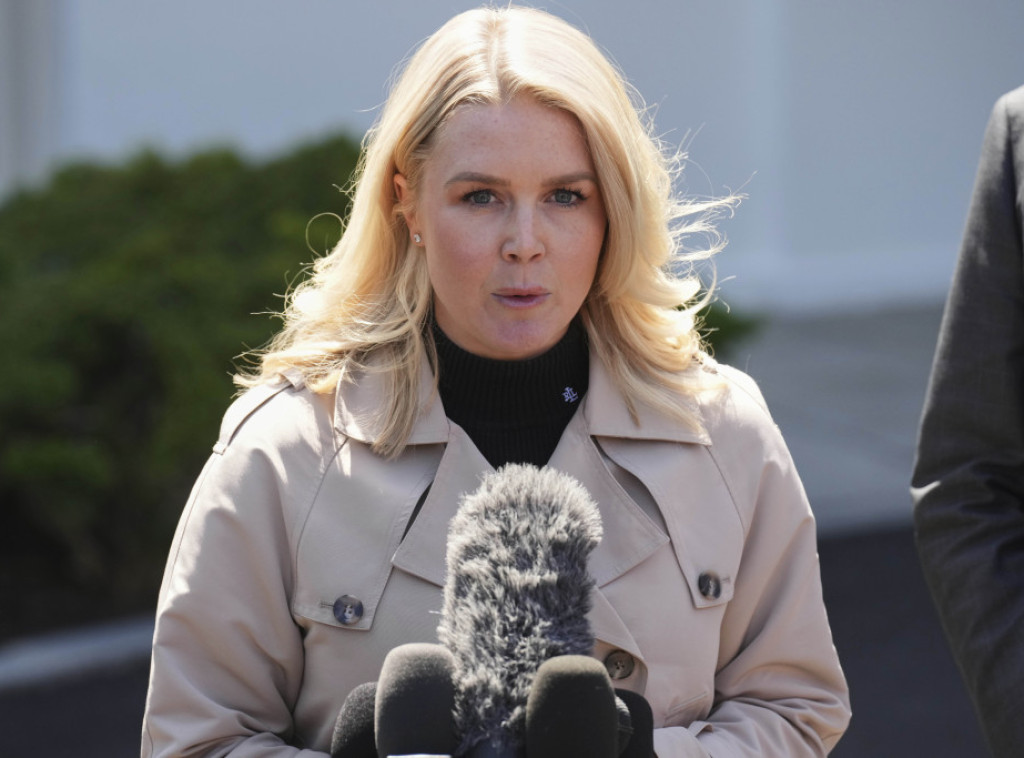 Kerolajn Livit: Bela kuća neće sarađivati sa novinarima koji naglašavaju svoj rodni identitet