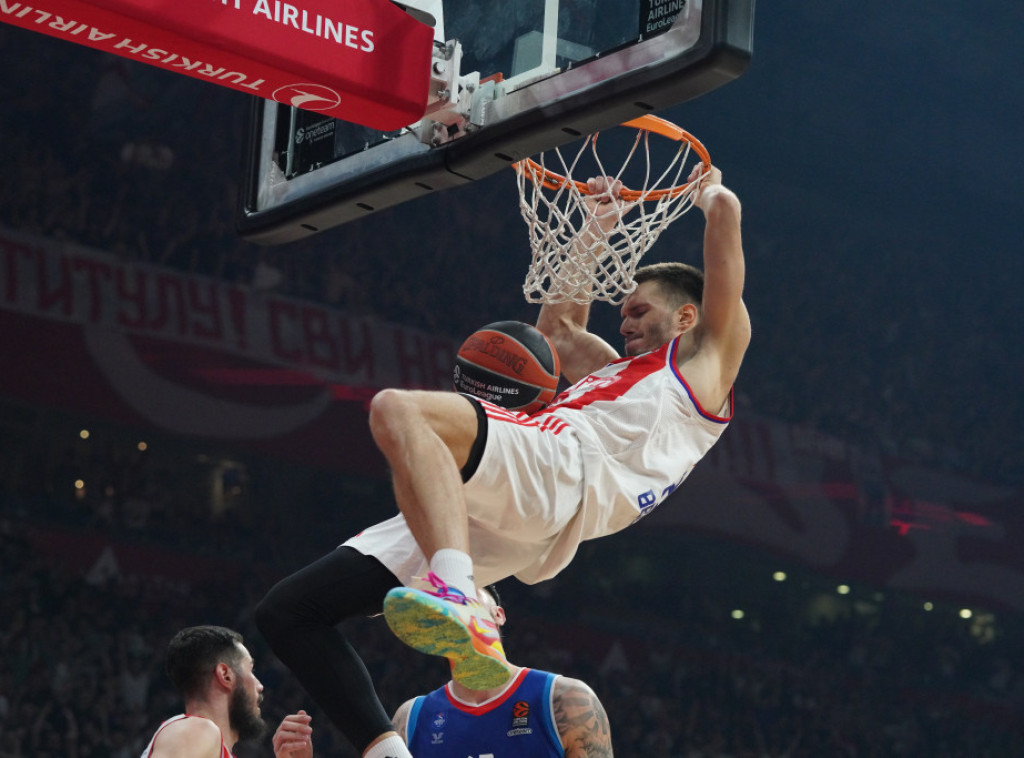 Košarkaši Crvene zvezde večeras gostuju Panatinaikosu u Atini