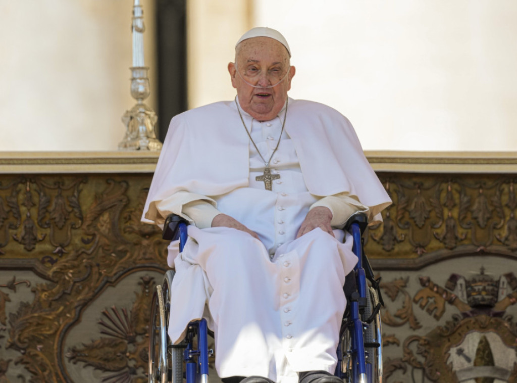 Vatikan: Papa pokazuje postepena poboljšanja, smanjena potreba za kiseoničkom maskom
