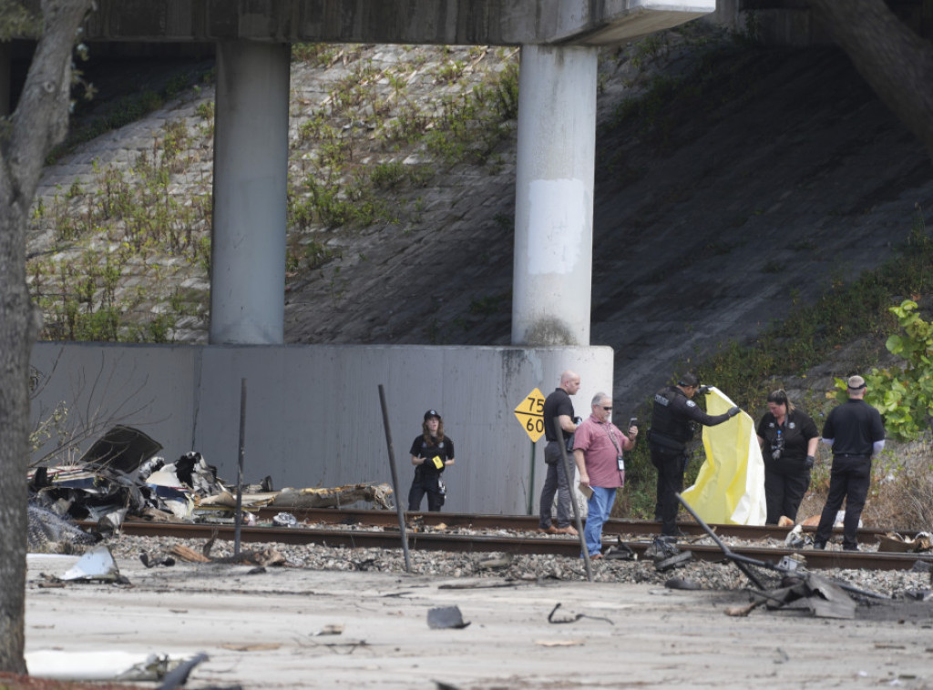 Florida: Srušio se mali avion u gradu Boka Raton, nije poznato da li ima žrtava