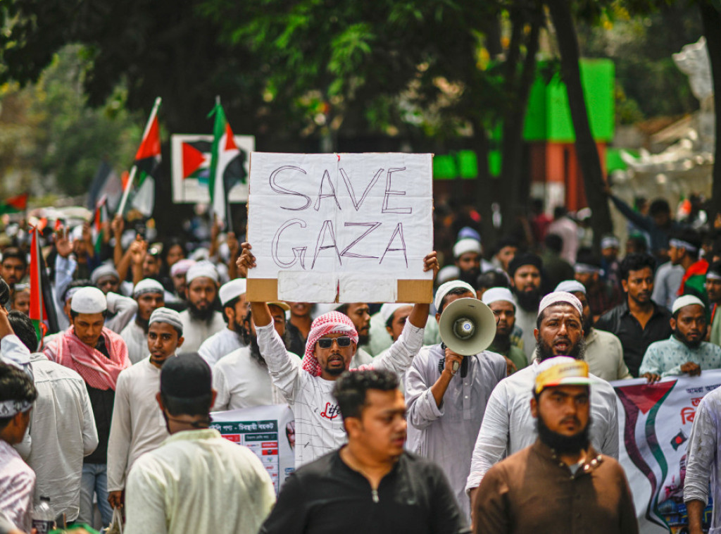 Na desetine hiljada demonstranata protestovalo u prestonici Bangladeša protiv Izraela