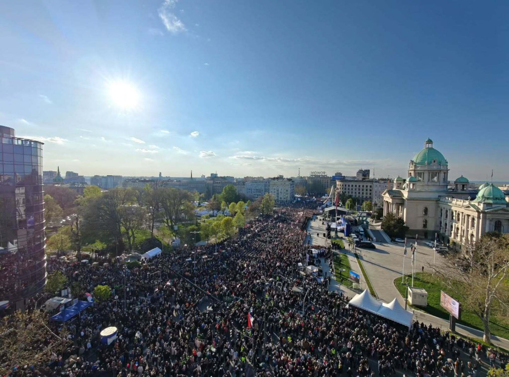 Vučić objavio fotografije sa sabora: Hvala Srbijo