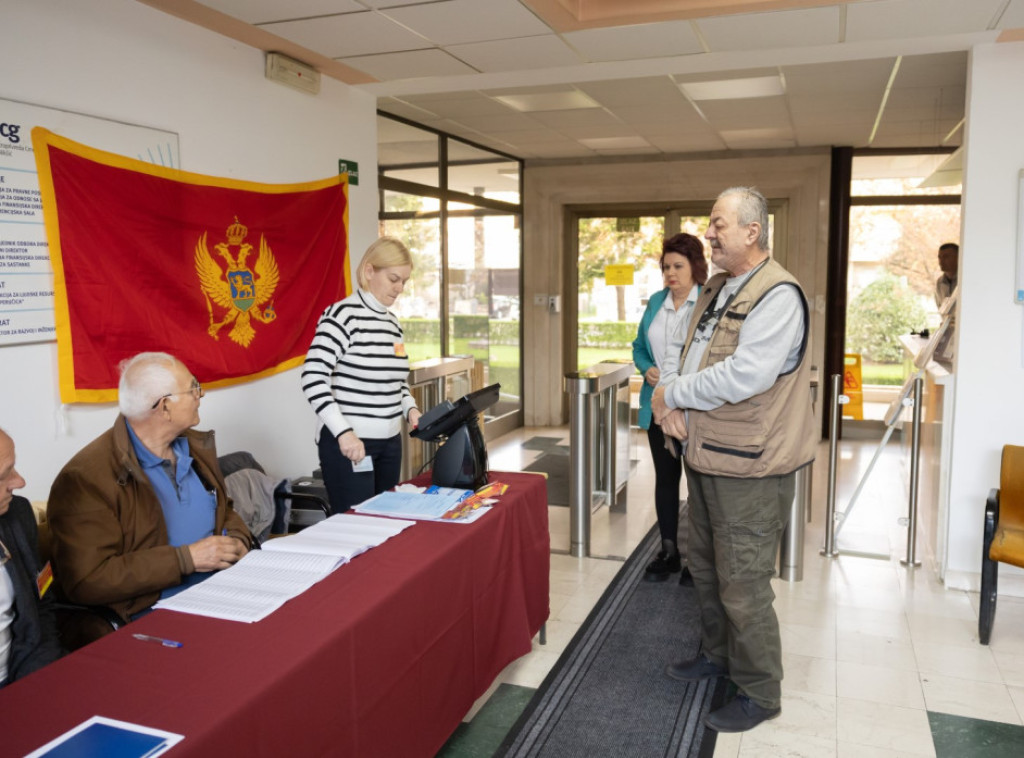 Zatvorena birališta u Nikšiću, još se glasa u Herceg Novom