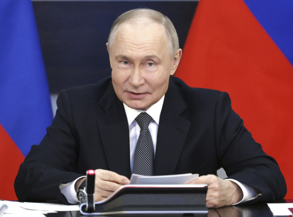 Peskov: Putin redovno igra hokej