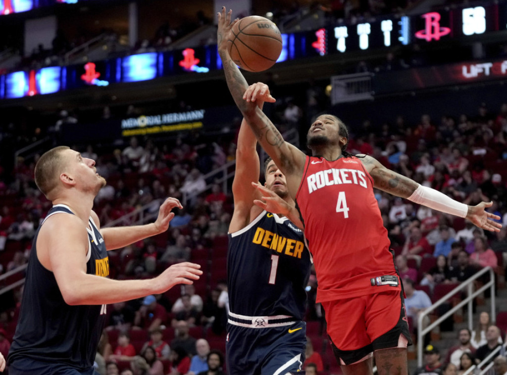 Jokić predvodio Denver do pobede u Hjustonu za četvrto mesto na Zapadu uoči plej-ofa
