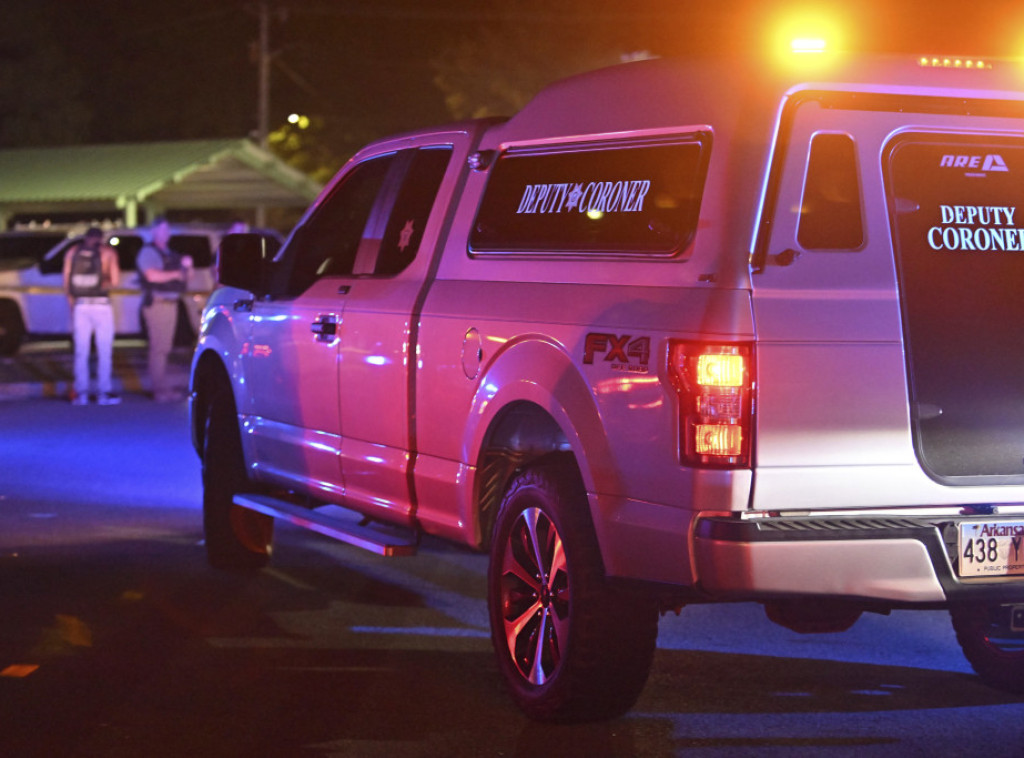 SAD: Dve osobe ubijene, devet ranjeno u pucnjavi u parku u Arkanzasu