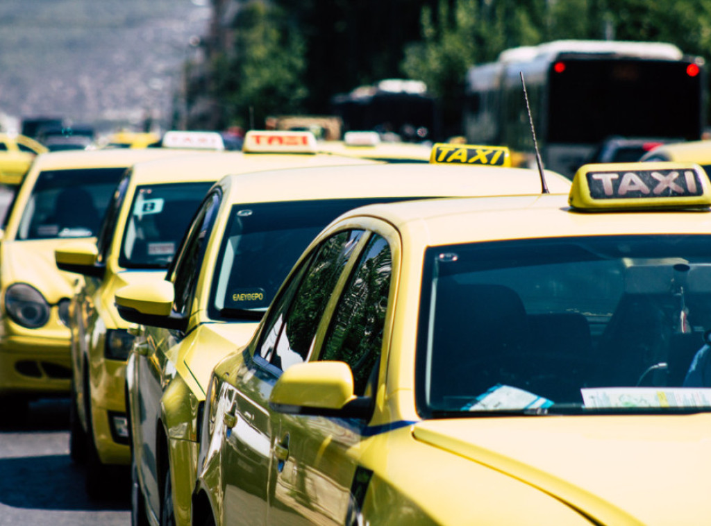 Protest taksista u Grčkoj: Danas bez taksija zbog zabrane prolaska autobuskim trakama