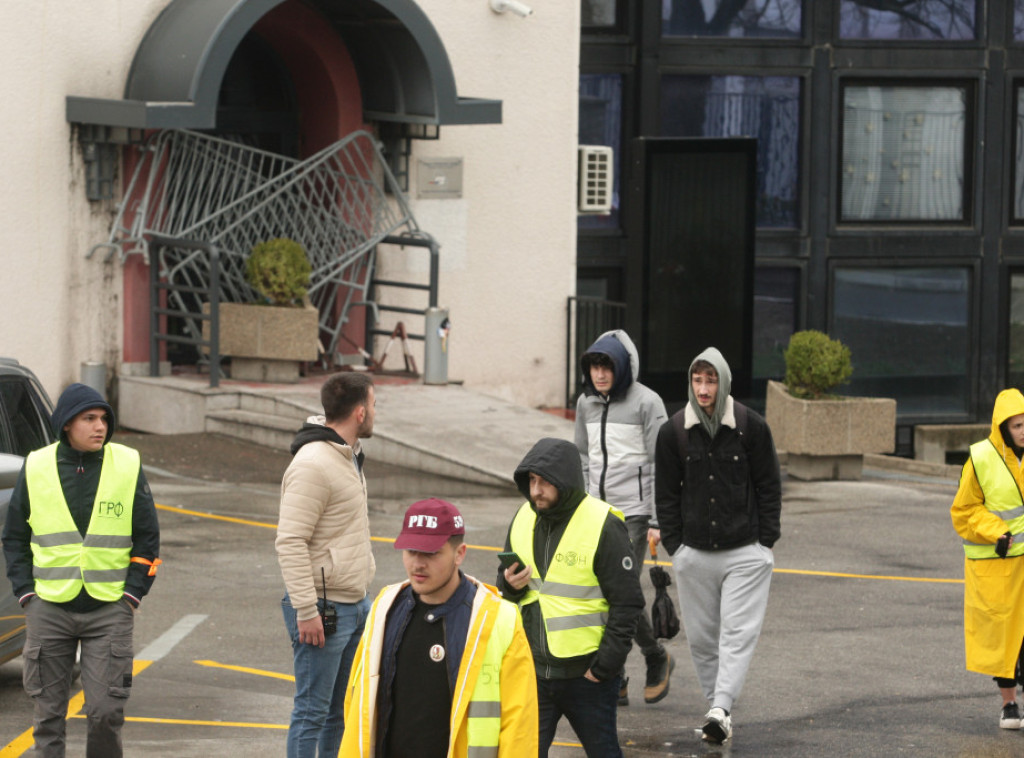 Generalni direktor RTV pozvao studente u blokadi da očiste svoje grafite sa zgrade pokrajinskog javnog servisa