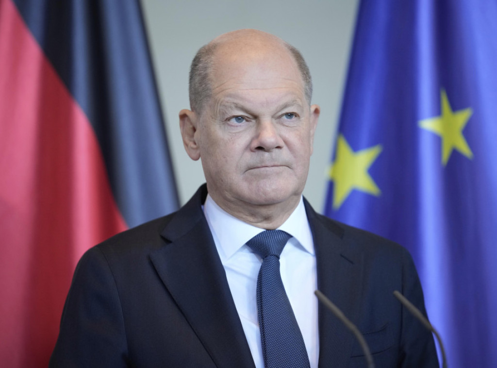 Muškarac koji je presekao kolonu Šolcovog obezbeđenja 2023. kažnjen sa 4.500 evra