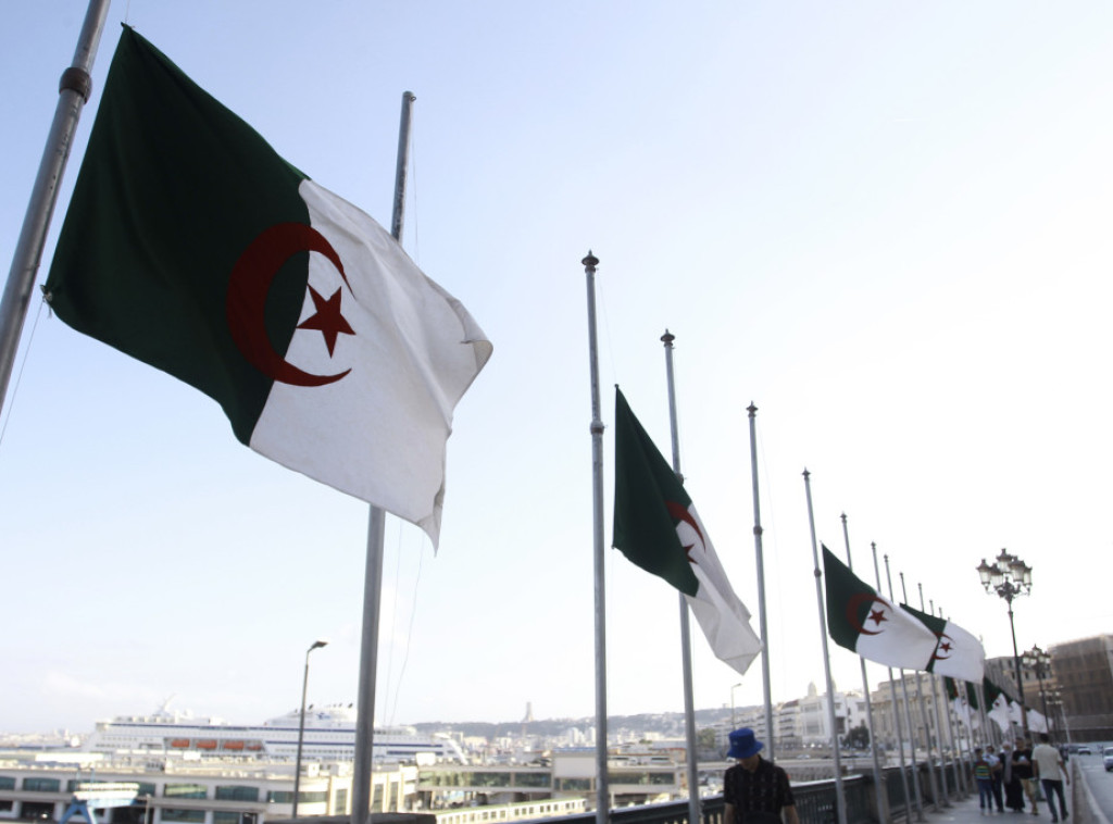 Francuska naredila proterivanje 12 diplomatskih predstavnika Alžira