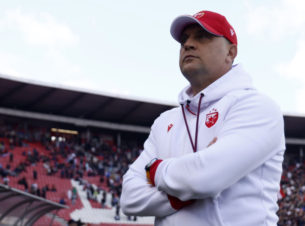 Trener Zvezde Vladan Milojević poveo 20 igrača na meč sa Vardarom