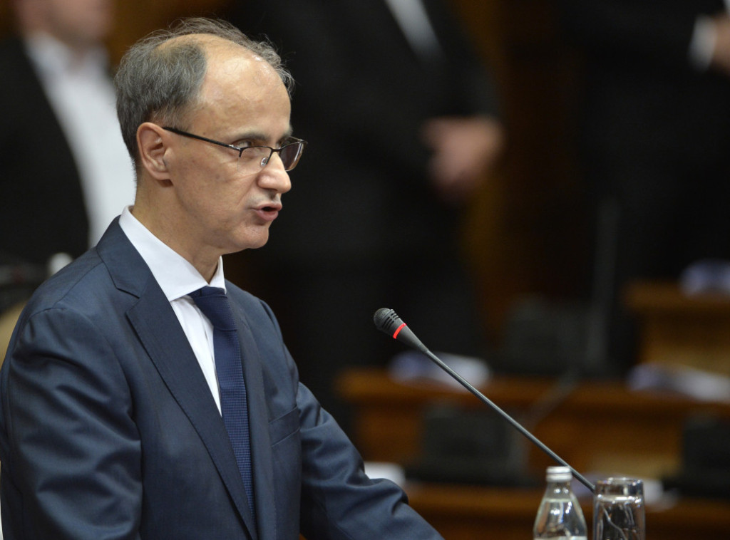 Predsednik Vlade dr Đuro Macut - endokrinolog, profesor na Medicinskom fakultetu