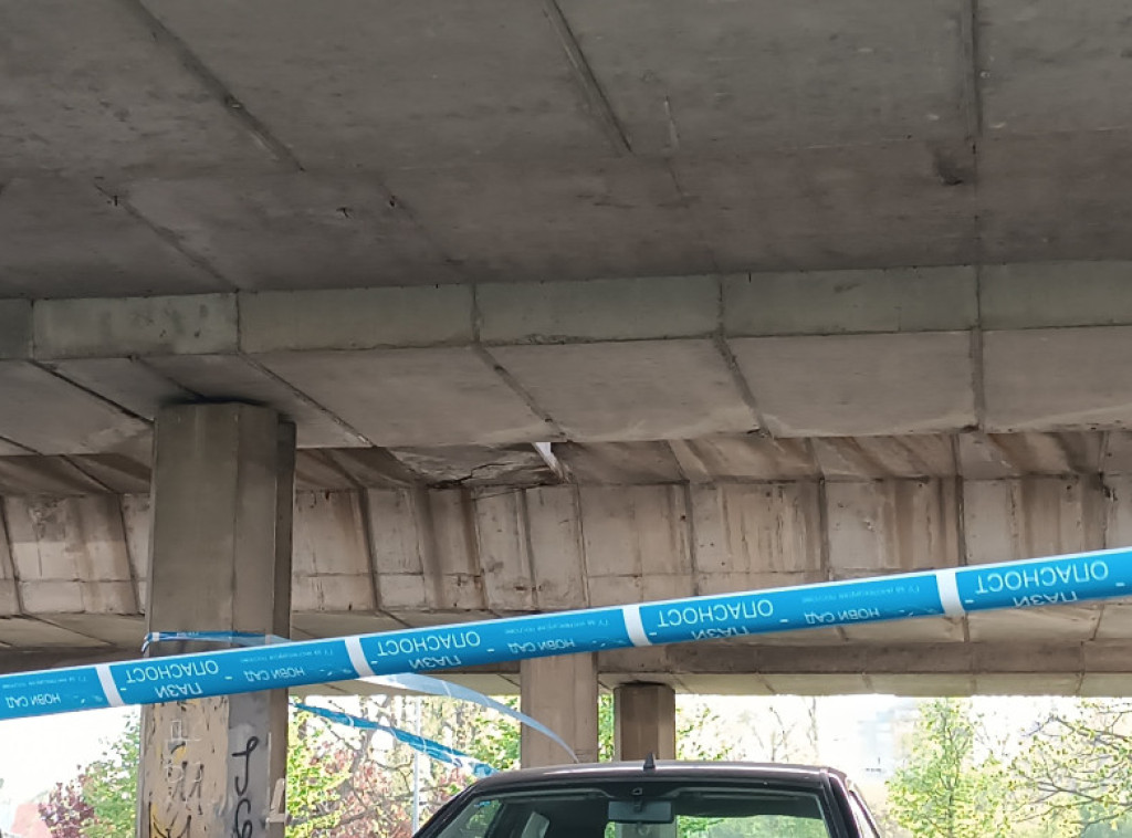 Novi Sad: Zbog uklanjanja stuba ulične rasvete obustavljen saobraćaj na Mostu slobode