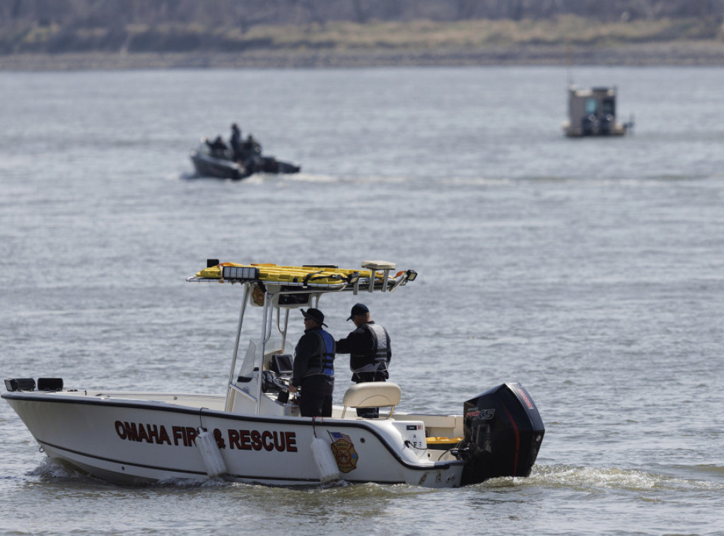 Nebraska: Policija i vatrogasci tragaju za tri devojke nestale u reci Misuri