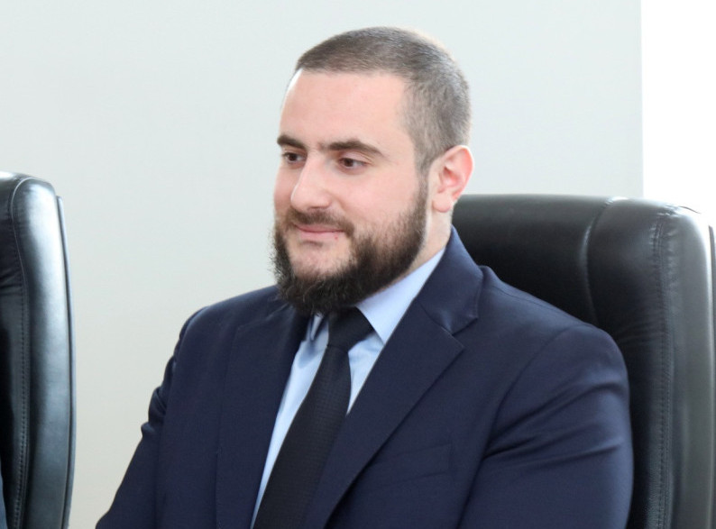 Ministar Zukorlić posetio medicinare, policajce i rudare u trećoj smeni i odneo im hranu za post