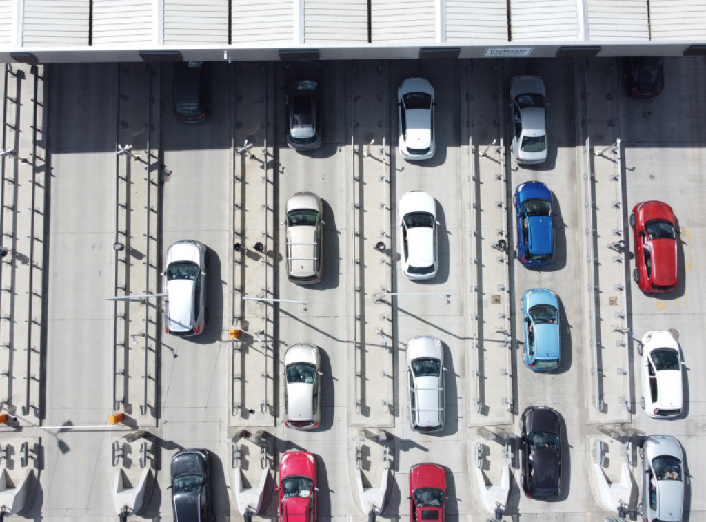 Pakovraće: Na izlazak sa auto-puta "Miloš Veliki" čeka se 10 do 15 minuta