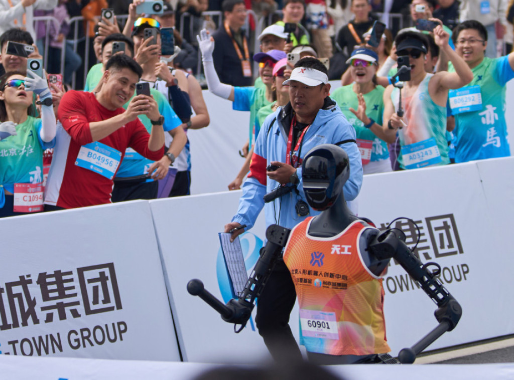 Humanoidni roboti učestvovali na polumaratonu u Pekingu