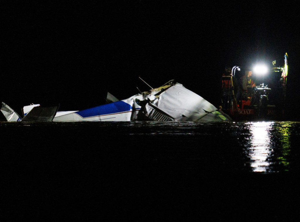 Tri osobe poginule u padu malog aviona u reku u Nebraski