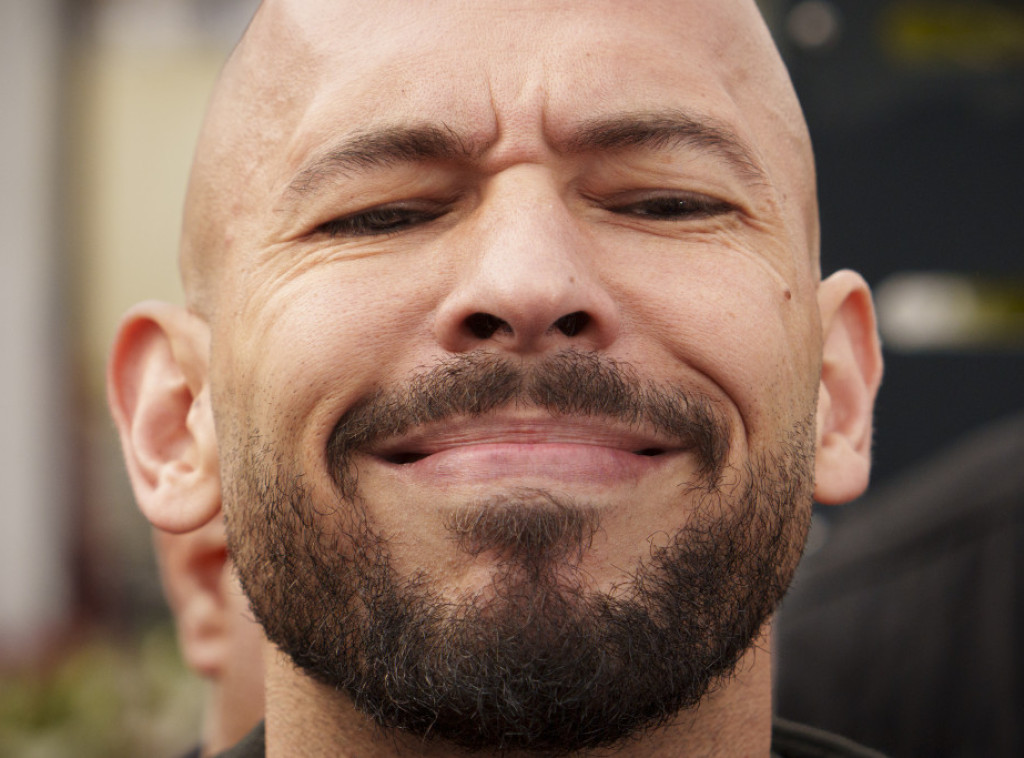 Nastavnici: Britanski učenici pod uticajem influensera koji podstiče mizoginiju