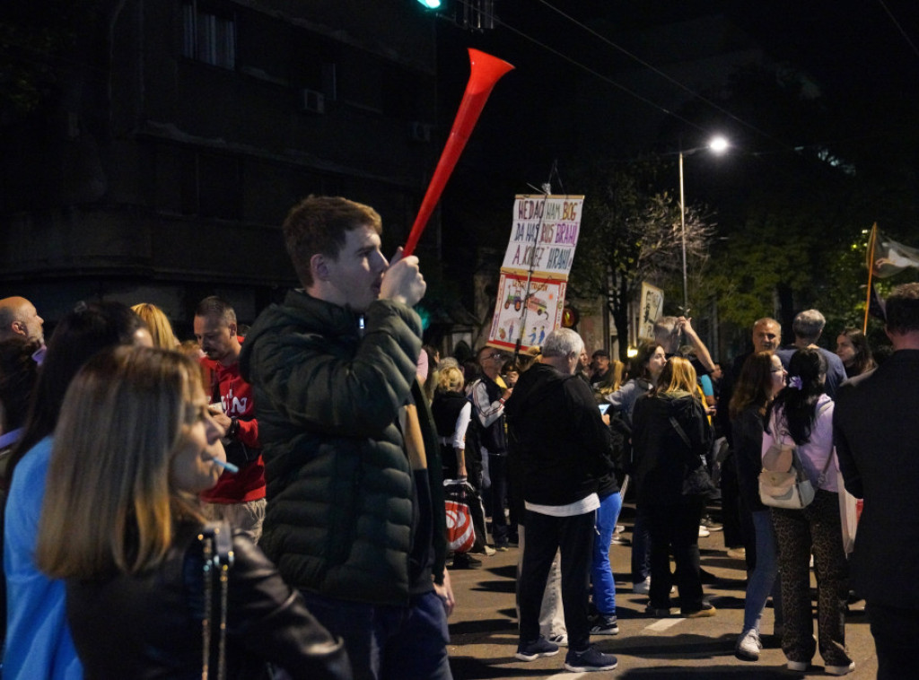 Manja grupa studenata u blokadi i građana nastavila blokadu RTS-a