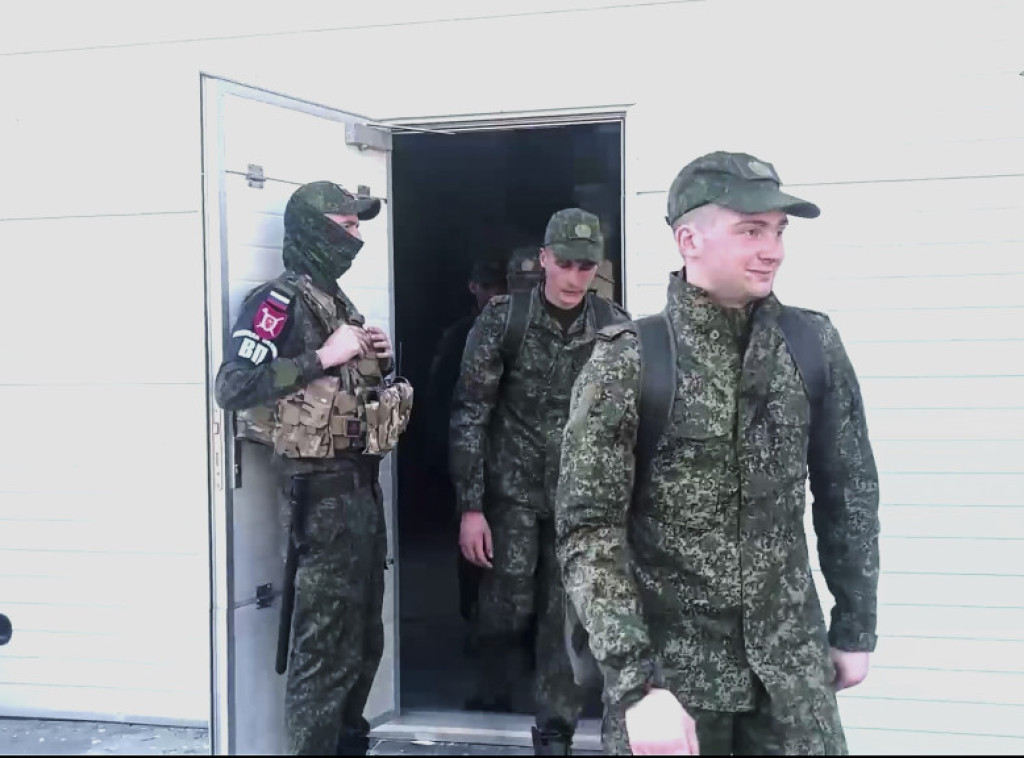 Rusija: Avion sa 246 ruskih zarobljenika stigao u Moskvu