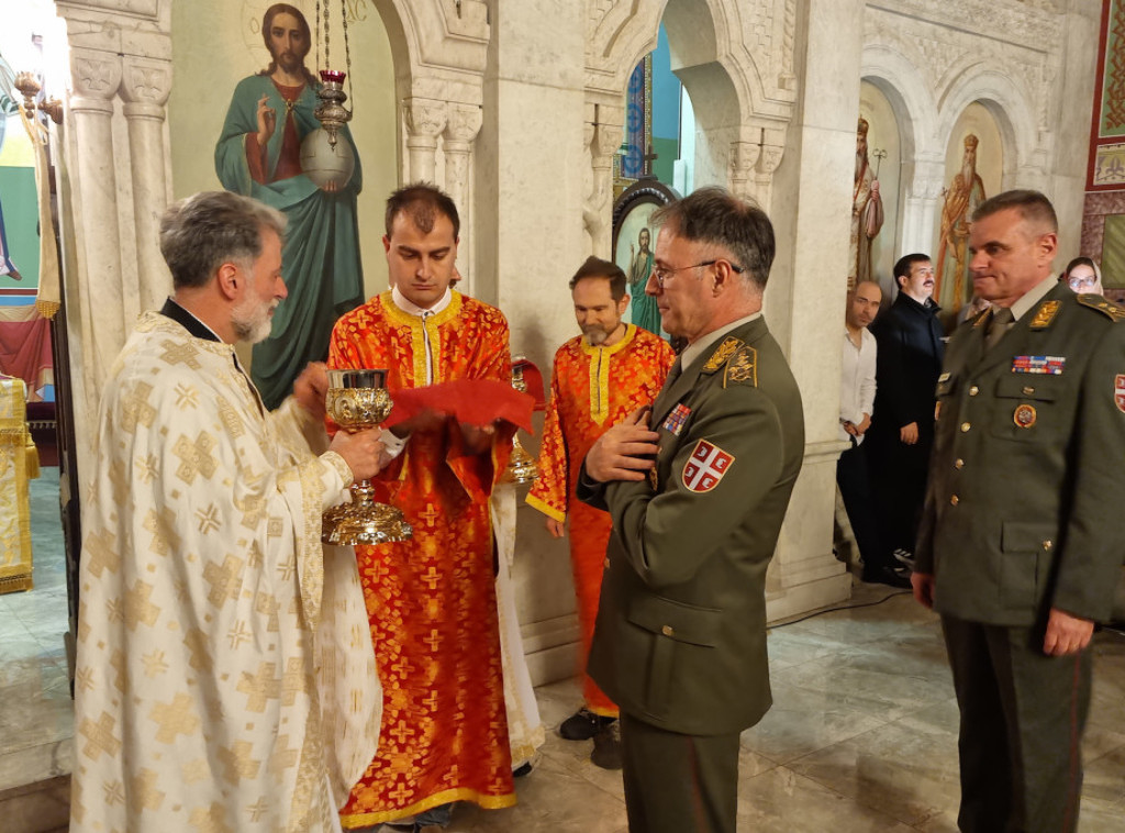 Načelnik Generalštaba na Vaskrs u Hramu Svetog Aleksandra Nevskog
