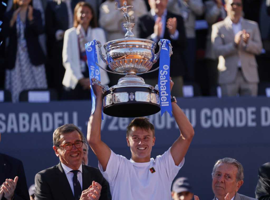 Rune bolji od "povređenog" Alkaraza u finalu turnira u Barseloni