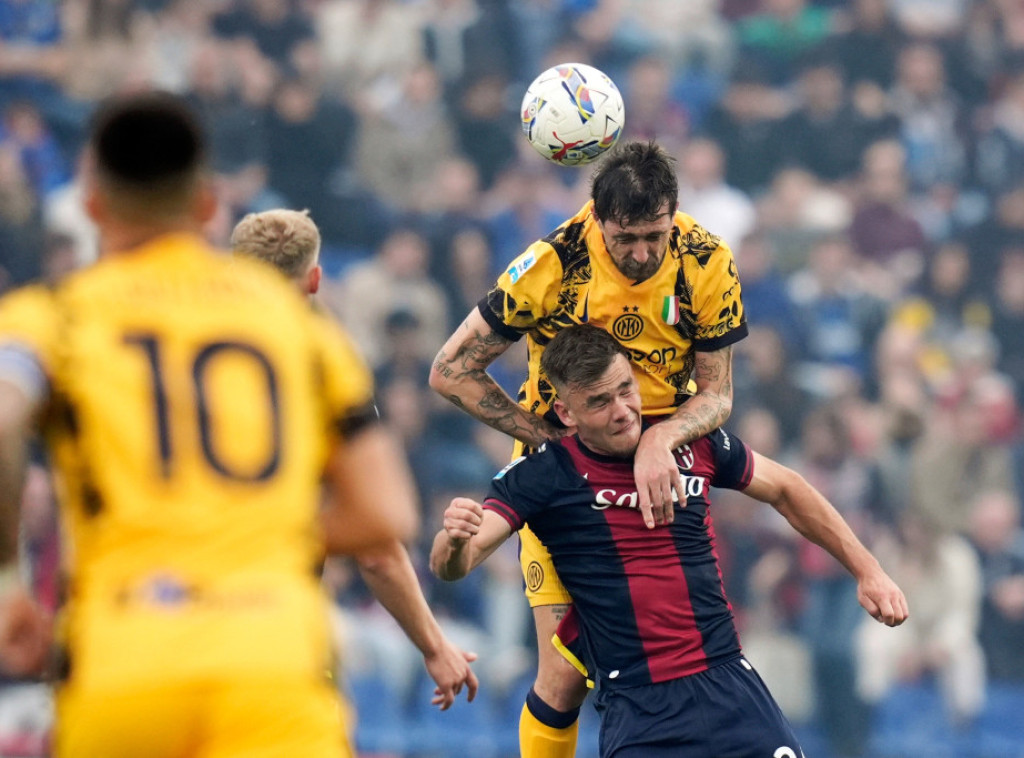 Fudbaleri Intera poraženi u Bolonji, majstorija Orsolinija u 90+4. minutu