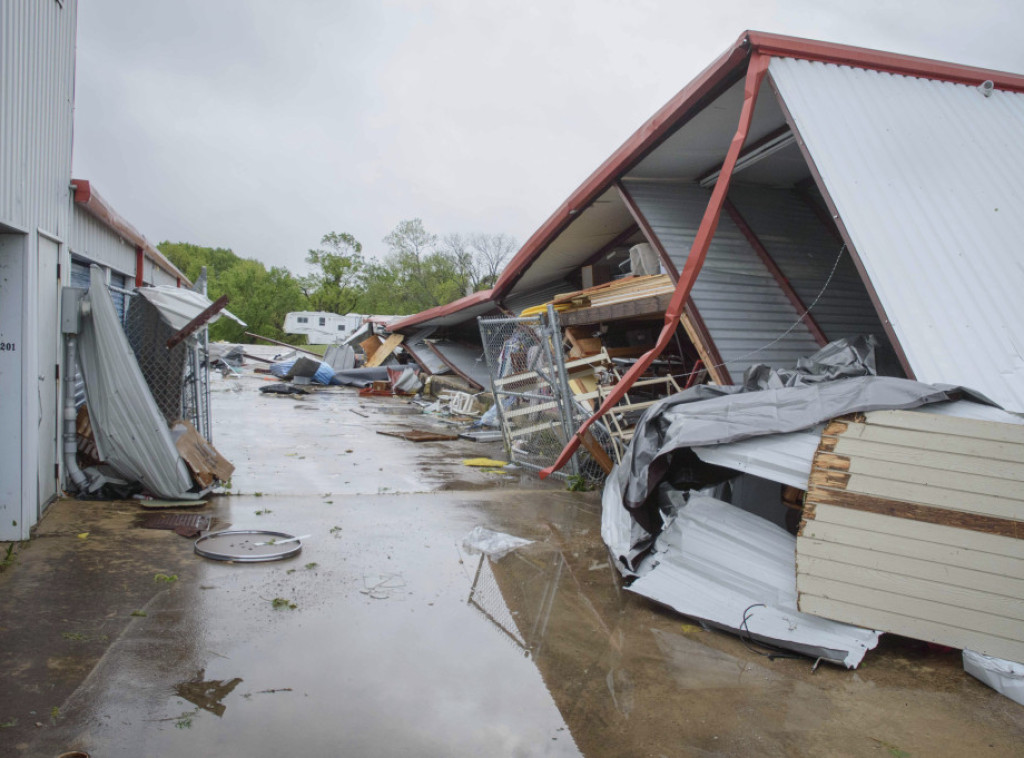 Policija: Žena i dečak poginuli u poplavama u Oklahomi