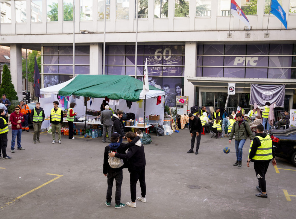 Small group of students, citizens continue to block RTS buildings