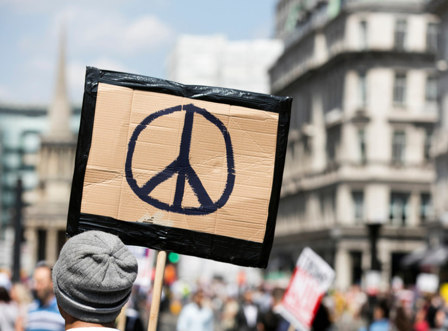 Nemačka: Hiljade ljudi na uskršnjim mirovnim marševima