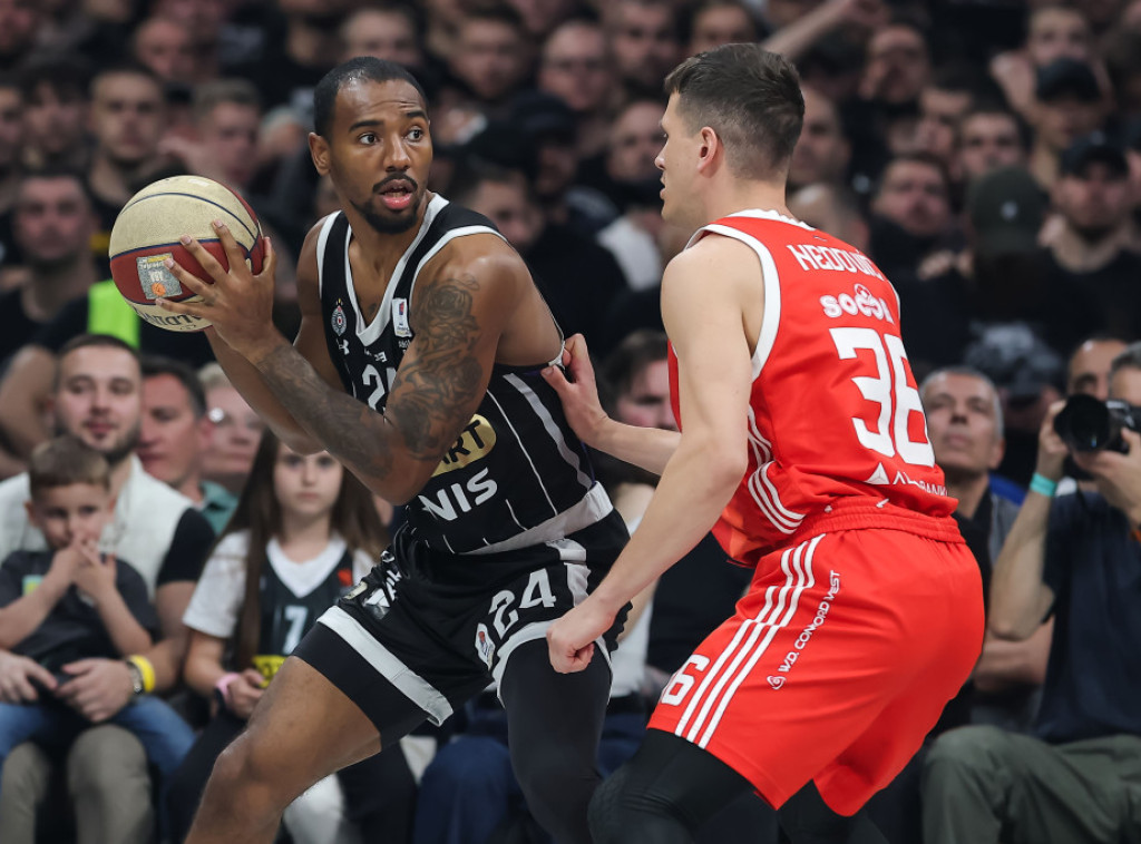 Košarkaši Partizana pobedili Crvenu zvezdu u derbiju ABA lige