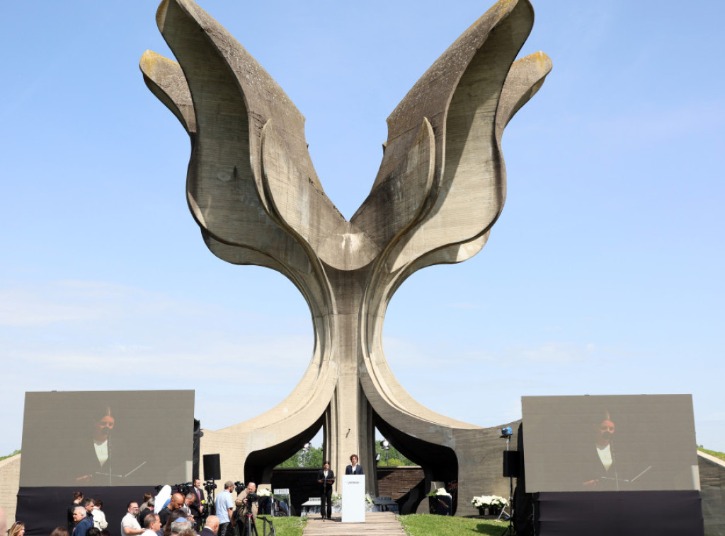 Crna Gora: Andrija Mandić položio venac na Časni krst iz Jasenovca u Doljanima