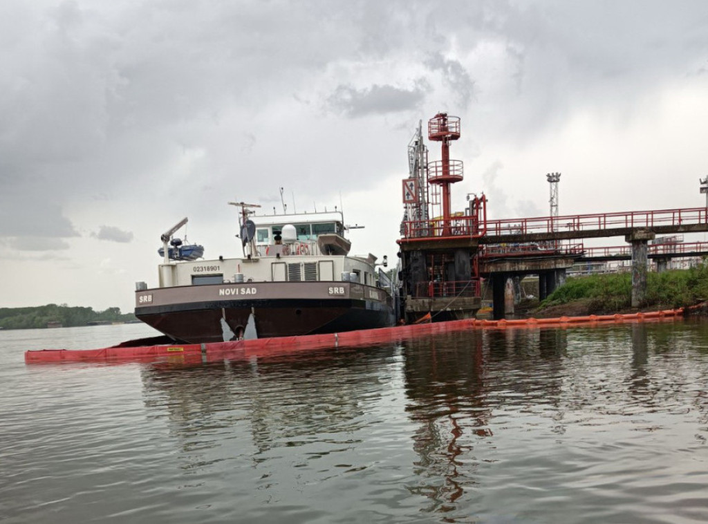 Pokrajinska inspekcija utvrdila da je došlo do izlivanja evro-dizela u luci u Pančevu