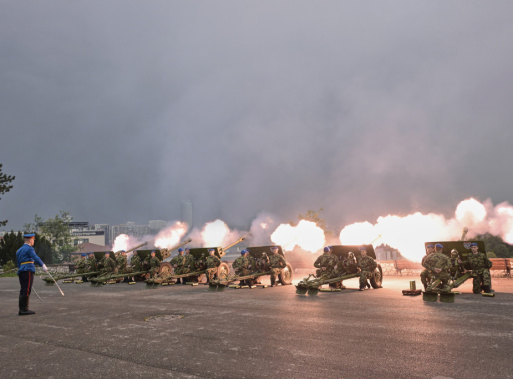 Počasna artiljerijska paljba izvedena danas na Kalemegdanu povodom Dana Vojske Srbije
