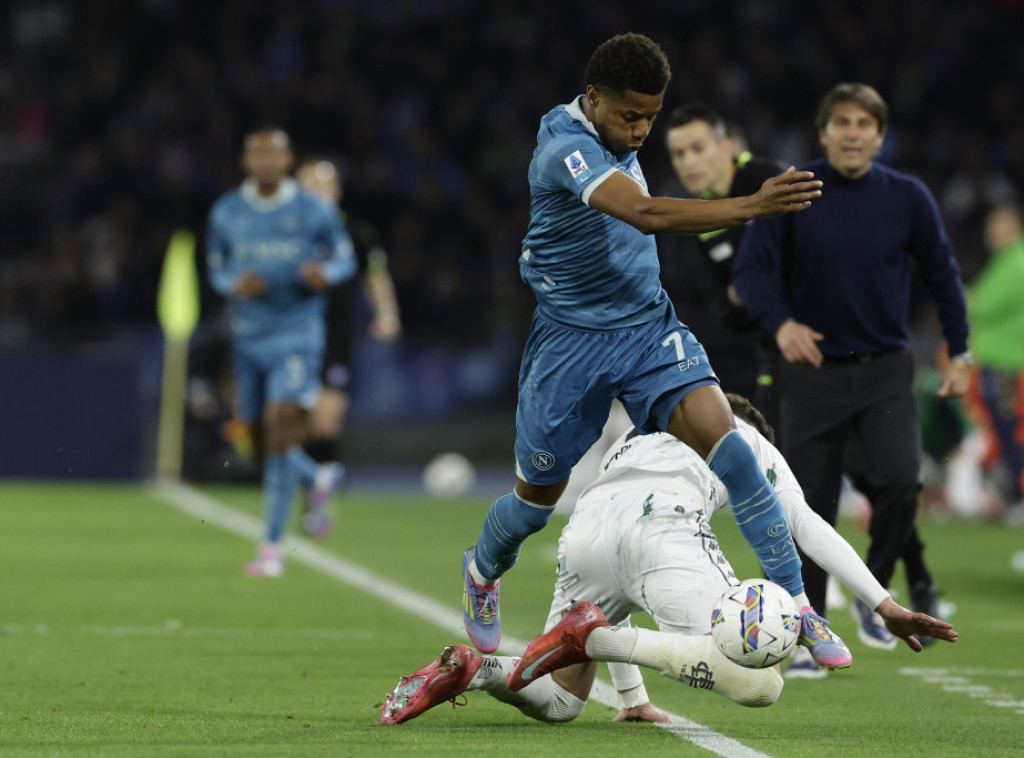 Fudbaler Napolija David Neres odsustvuje mesec dana van terena