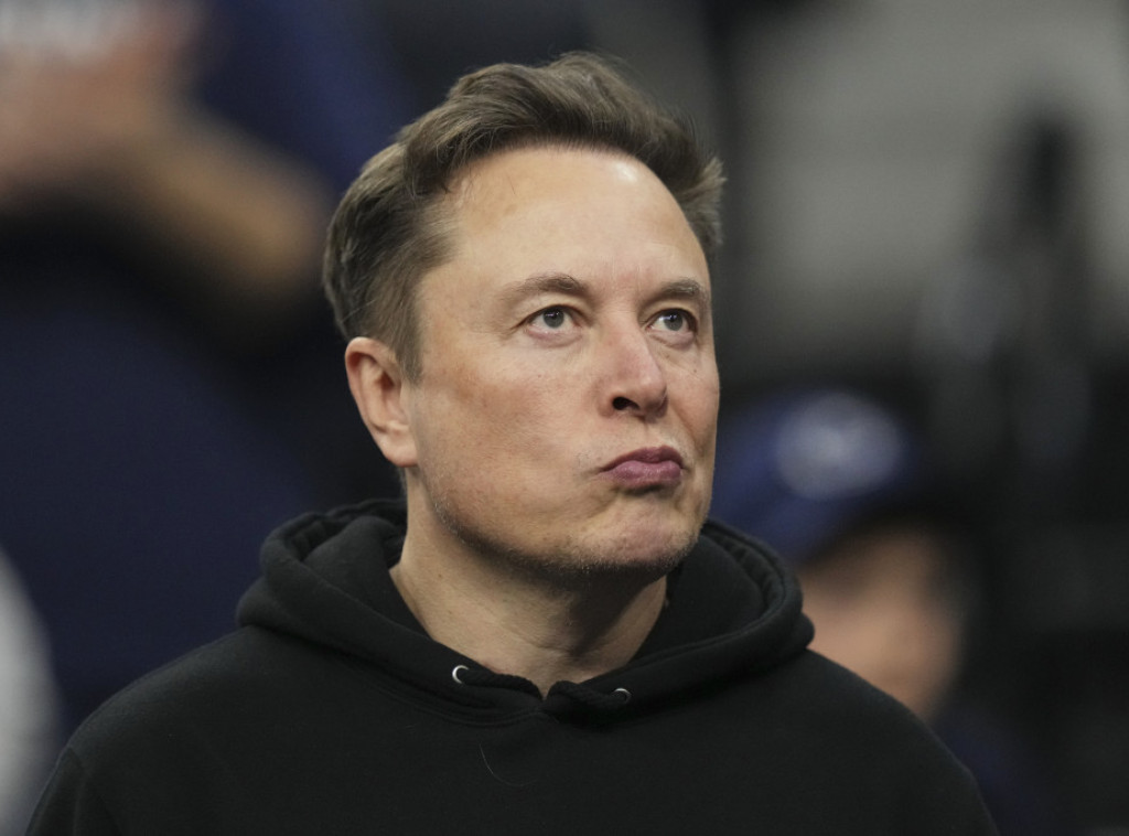 Mask najavio smanjenje uloge u Trampovoj administraciji nakon pada profita Tesle