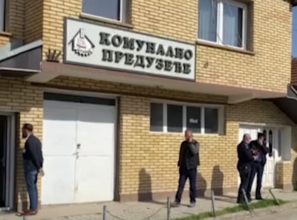 Štrpce: Tzv. kosovska policija upala u prostorije Novog javnog komunalnog preduzeća