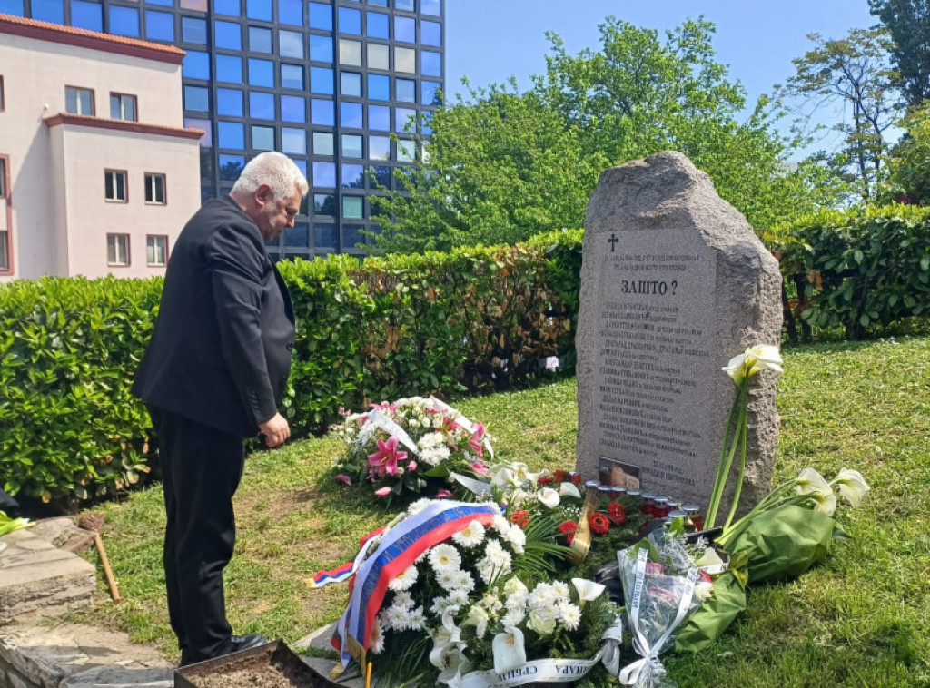Boris Bratina položio venac na spomenik radnicima RTS ubijenim u NATO bombardovanju